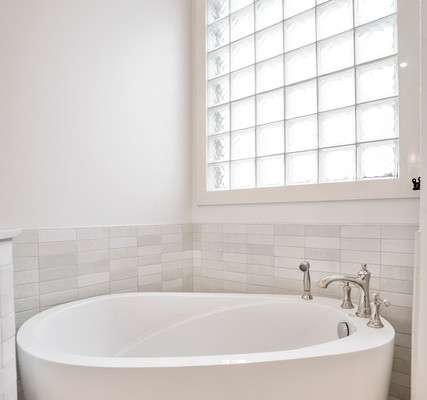 Tub installation | The Woodlands